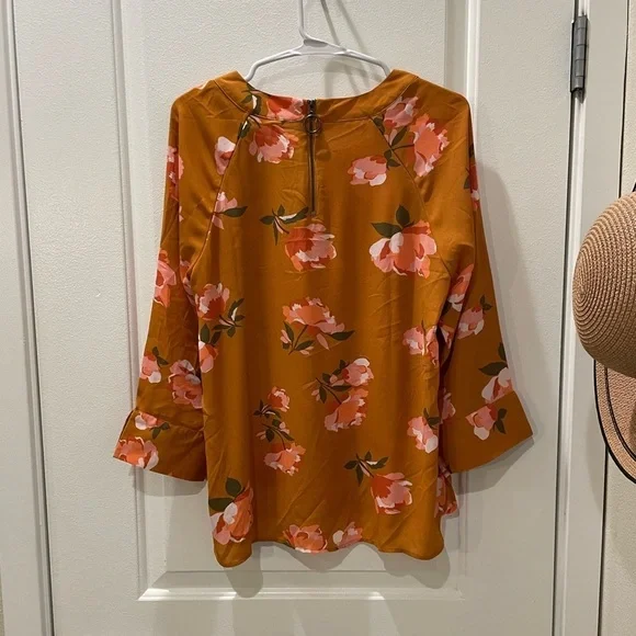 NEW…Daniel Rainn Gorgeous Floral Blouse - Picture 3 of 3